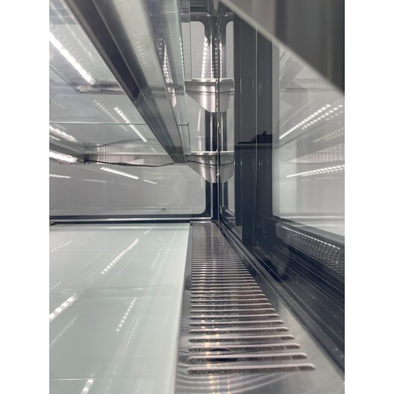 Vitrina Pastelera Refrigerada 120 cm Cristal Recto Negro Unifrost HGP120BK – 316 Litros - Imagen 4